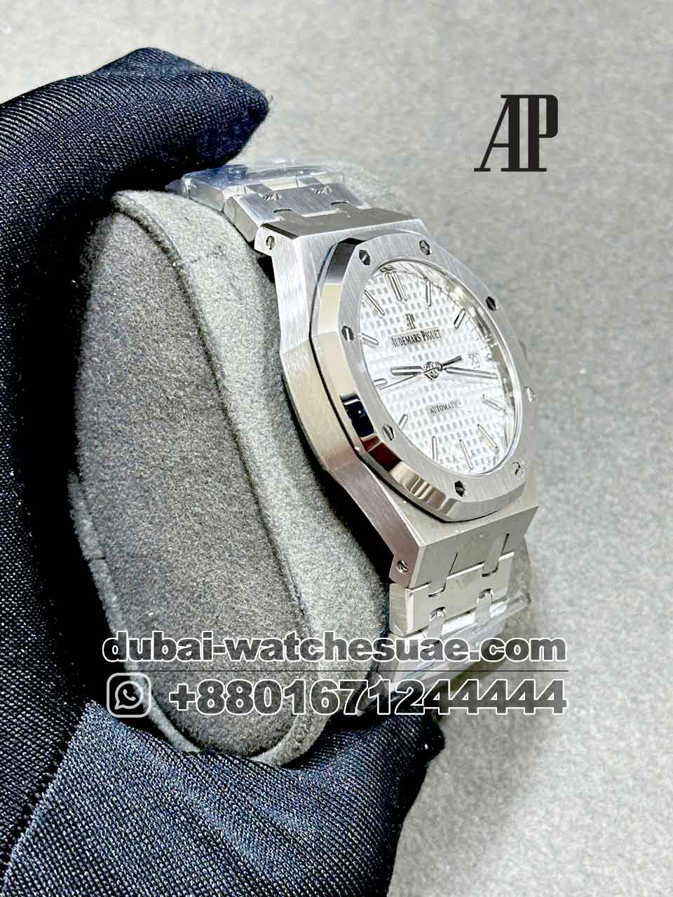 Replica Audemars Piguet Royal Oak 37 MM White Dial With Octagonal Screwed Bezel Replica Audemars Piguet Royal Oak 37 MM White Dial With Octagonal Screwed Bezel